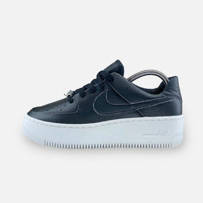 Tweedehands Nike WMNS Air Force 1 Sage 'Black' - Maat 37.5 1